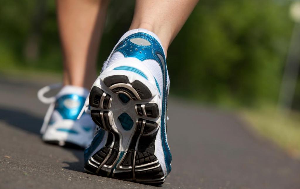 Why Do My Legs Feel Better When I Walk? 2 Sometimes leg symptoms can be temporaily alievated by walking. Learn more why that is.